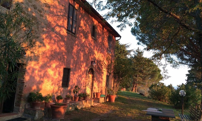 Tuoro sul Trasimeno Villa | Exclusive, spacious lake view villa on Tuscan Umbrian border for 8-16 people