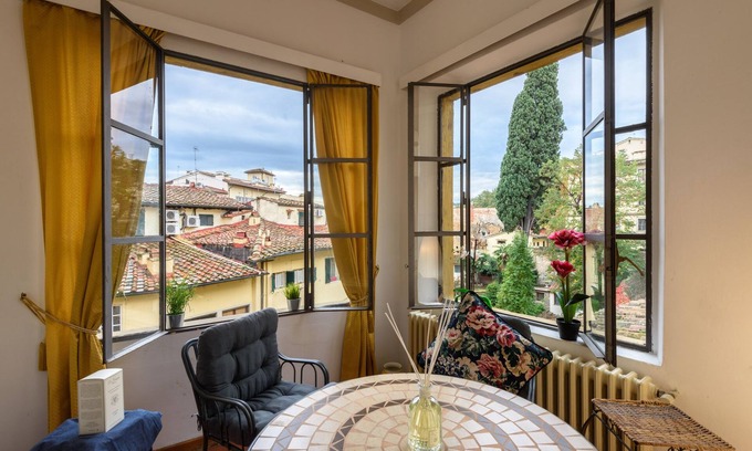 Oltrarno Apartment | EXCLUSIVE SUITE with Amazing Terrace in the heart of Florence Ponte Vecchio