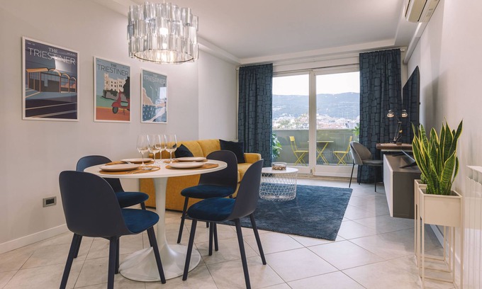 Trieste City Centre Apartment | Exclusive Suite with Terrace/Ultra Wi-fi/Free Parking