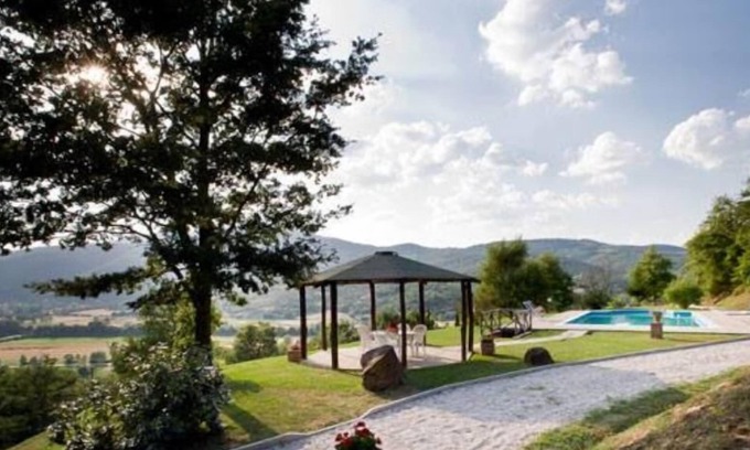 Lisciano Niccone Villa | Exclusive villa with private pool, sleeps 24