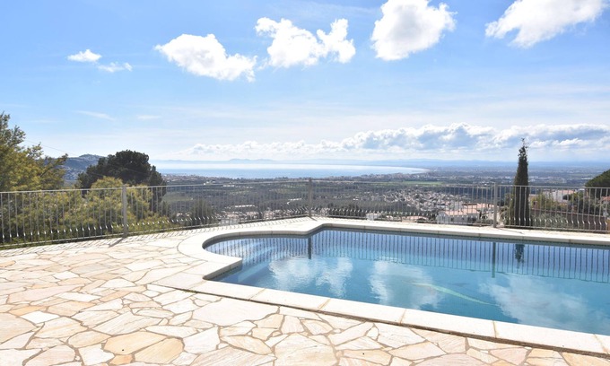 El Mas Fumats House | Exclusive villa in Mas Fumats, Roses, with private pool and spectacular panoramic views of the bay and the Mediterranean.