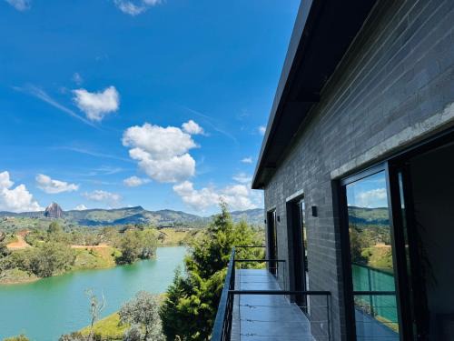 El Penol Villa | Exclusive Villa - Lake View - Forest