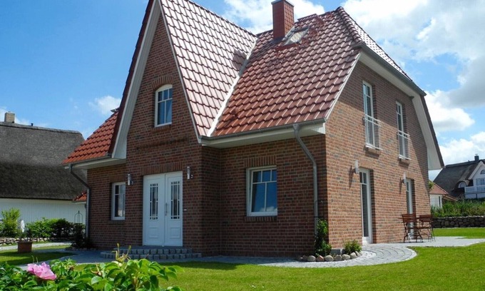 Rosenhagen House | Exclusive Wildrose vacation home with Baltic Sea view, large garden area and sauna