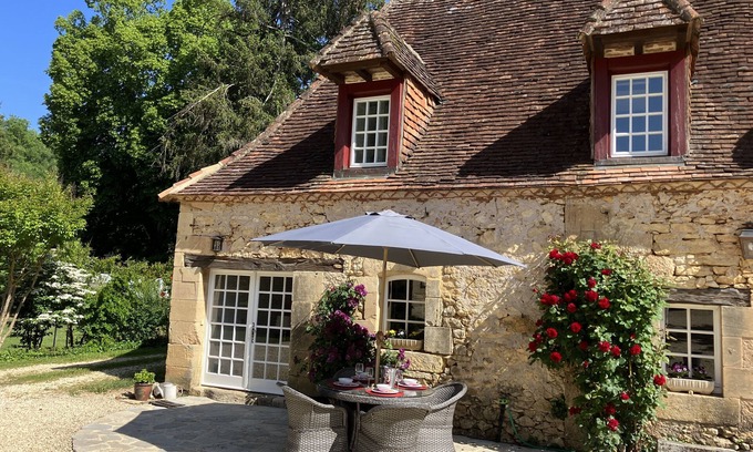 La Fagette Cottage | Exclusively Adults, 2 en-suite bedrooms, Heated Pool, Free Bike Loan