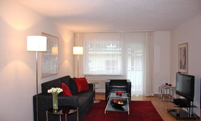Seefeld Apartment | Executive 2 BD flat / city center (Hösch 1)