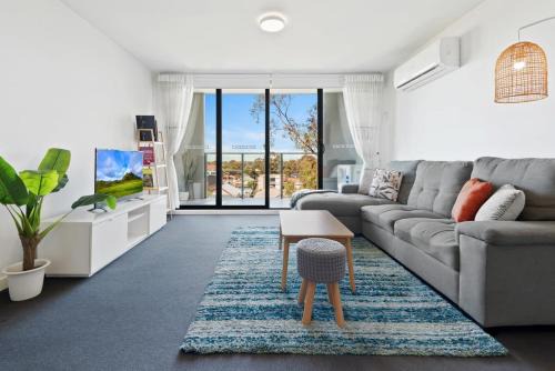 Sunshine Apartment | Executive and Spacious Apartment with Balcony