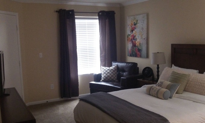 Summerlin Condo | Executive/Hiker Oasis In Quiet Area - 15 Min. To Strip