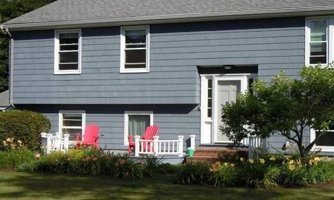 Scarborough House | Executive Home on Scarboro Beach, Vacation or Turn Work into A Vacation