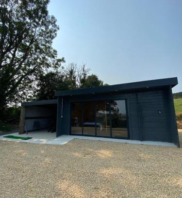 Knockaderry Cross Roads Cabin | Executive Pod and Jacuzzi 2