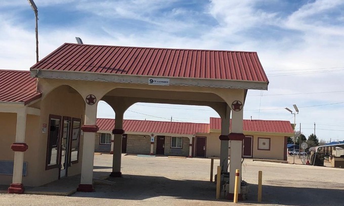 Ira Hotel | Executive Inn Snyder
