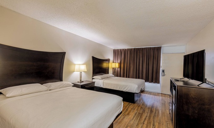 Beeville Hotel | Executive Inn & Suites Beeville