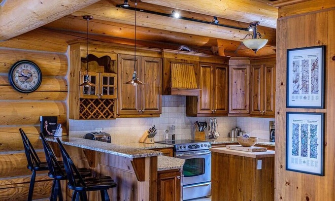 Fiddler Lake Resort Ski Chalet | Executive Plus #89 - majestic with pool & hot tub