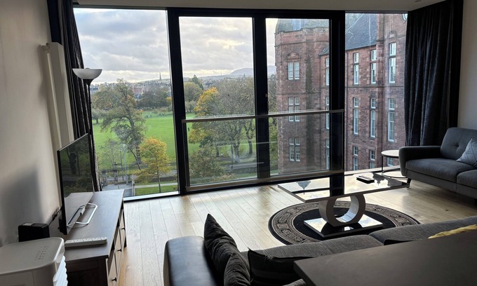 Laurieston Apartment | Executive Quartermile apartment near to Castle & University with park view!