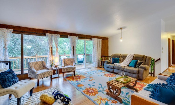 Lake Forest Park House | Expansive Lake Forest Park Home with Private Deck!