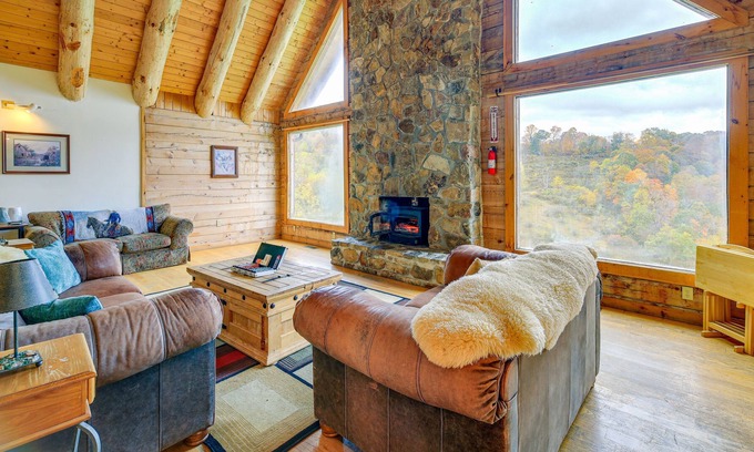 Nebo Cabin | Expansive, Pet-Friendly Ceres Retreat on 120 Acres