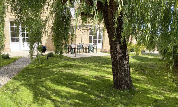 Saint-Caprais-de-Bordeaux House | Experience a relaxing holiday on a Bordeaux family winery 20 min from Bordeaux
