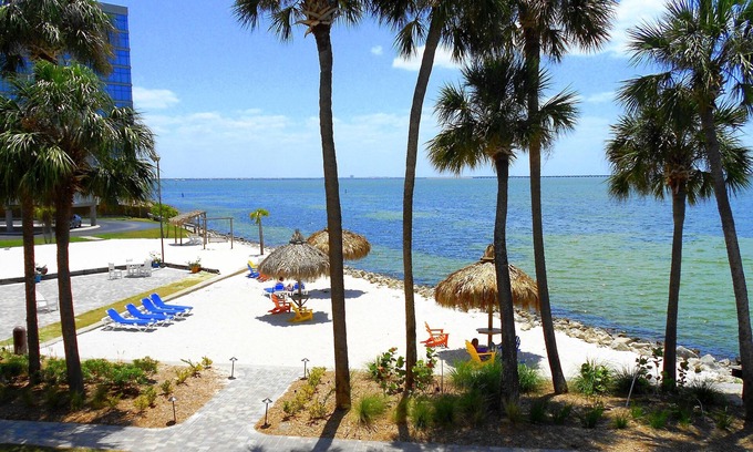 Rocky Point Hotel | Experience All Of What Tampa Has To Offer! Full Kitchen, Free Parking, Pool