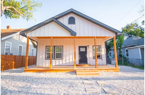 Denver Heights House | Experience Convenience w 4BR3BA Near Alamodome