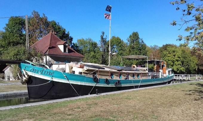Plombiees-Les-Dijon Boat Rental | Experience A Bord D'une Peniche Centenaire
