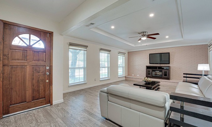 Rowlett House | Experience Lake side community at our 4-Bedroom Home near Rowlett/Rockwall