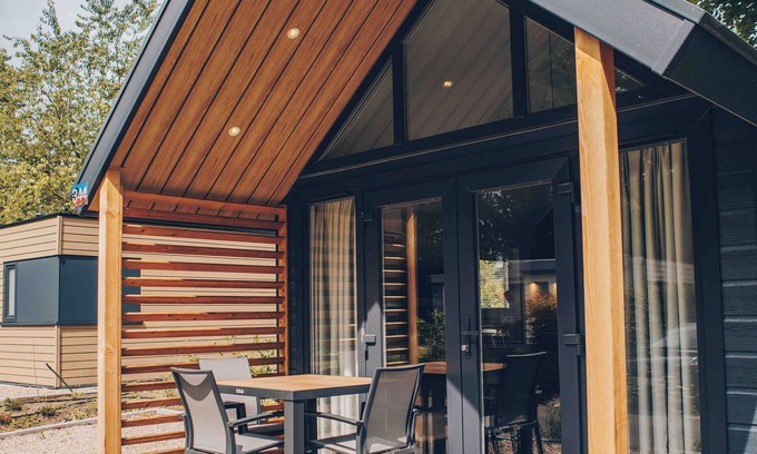 Lieren House | Experience luxury and nature in the Tiny Lodge in the Veluwe! With 2 bedrooms, a fully equipped kitchen, and air conditioning.