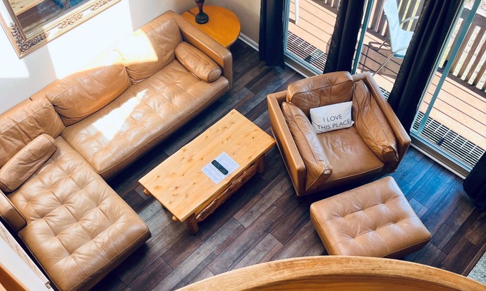 Bartlett Hotel | Experience Luxury and Valley Views in Entleback's Renovated Two-Bedroom Loft Condo