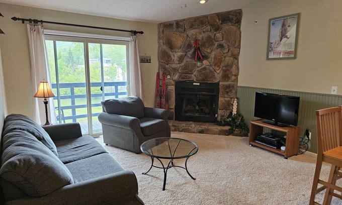 Timberline Condo | Experience ‘Mountain Charm’ | Vaulted Ceilings, Fireplace & Walk-to-Slopes Access in Canaan Valley