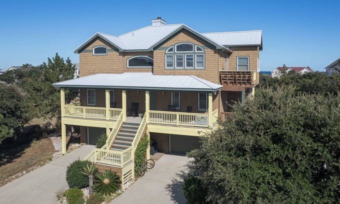 Whalehead Beach House | Experience ocean views at Sunshine Stars, a 5-bed, 4.5-bath Corolla home ideal for family getaways.