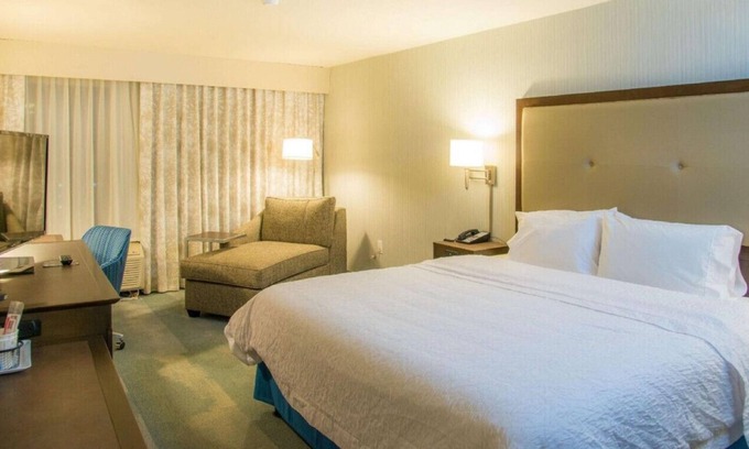 Jackson House | Experience Seamless & Comfort! With Gym, Pool