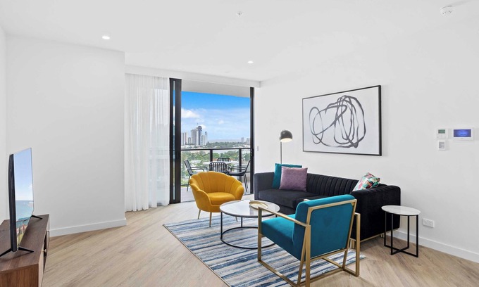 Southport Apartment | Experience the epitome of luxury at this stunning two-bedroom apartment!