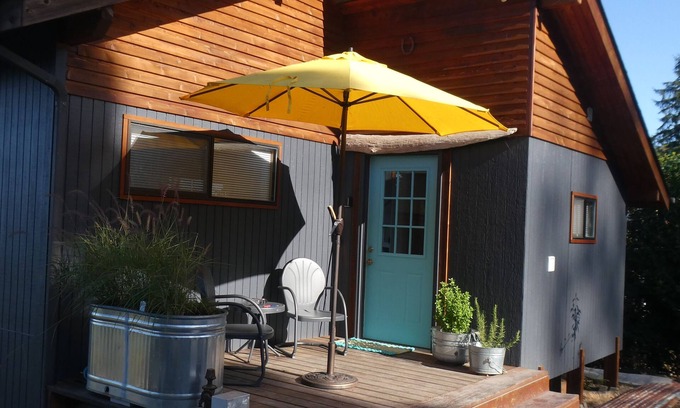 Port Ludlow Cabin | Experience the PNW in a cabin on Hood Canal with water and mountain views.