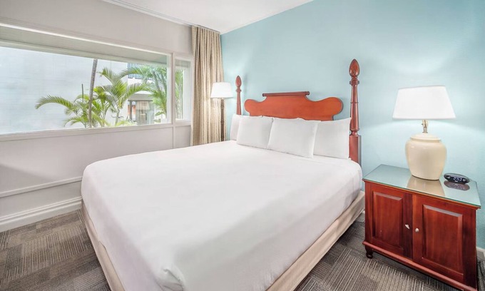 Kahului House | Explore Maui from our Cozy Oceanfront Room | Pets Are Allowed