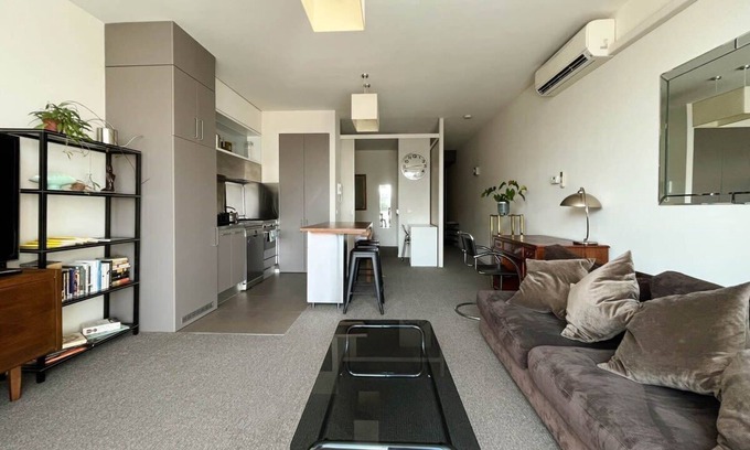 Windsor Apartment | Explore Melbourne from this Chic 1BR in Windsor