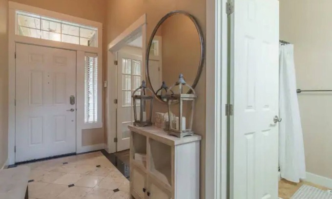 Paine Field-Lake Stickney House | Explore Seattle ~ your getaway awaits you!