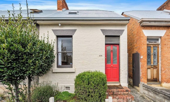 Hobart Central Business District Cottage | Explore South Hobart Village from an 1855 Cottage