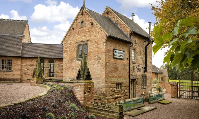 Bromsgrove Apartment | Exposed timbers, a feature stone fireplace, flagstone and oak floors – The Chapel has a wealth of pe