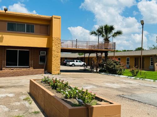 El Campo Hotel | EXPRESS INN & Suites
