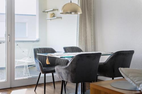 Boeblingen Apartment | EXQUIS 2BR Luxus Apartment ROLF BENZ I Parken I Netflix I Stadtmitte I Familienfreundlich I Mercedes-Benz