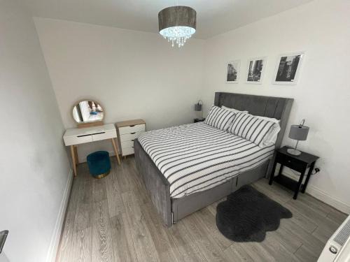 Cray Valley East Apartment | Exquisite 1 Bedroom