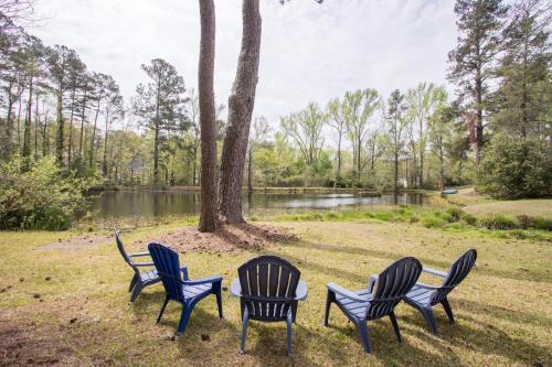 North Augusta House | Exquisite 5-BR Estate on 7 Acres with Private Pond