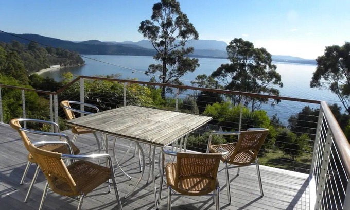 Coningham House | Exquisite Coastal Retreat: Waterfront Coningham Oasis near Bruny & Hobart