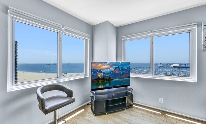 Waterfront Condo | Exquisite · Sky High Luxury · Spectacular Views!