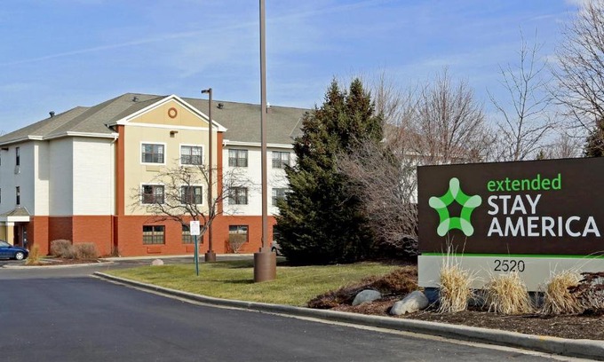 Waukesha Hotel | Extended Stay America Select Suites - Milwaukee - Waukesha