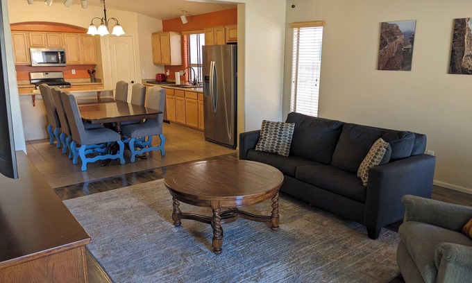 Sarival Gardens House | Extended Stay Goodyear Gem Near Ballpark