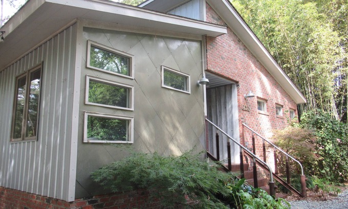 Burlington House | Extended Stay Large Waterfront Home in Secluded Bamboo Forest in Burlington NC