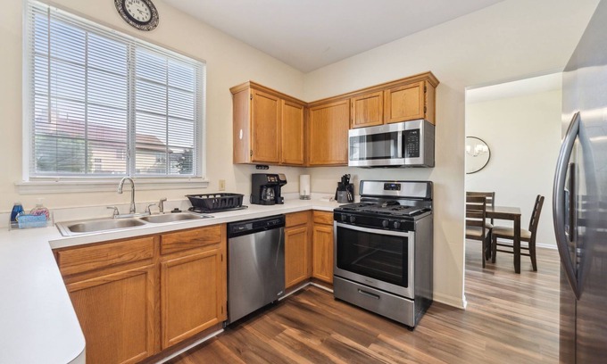 Fox Valley House | Extended Stay Plainfield FHS Rental - Metcalf Ct - #2