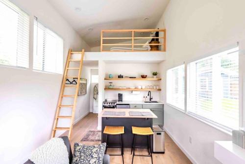 Windsor Park Apartment | Extended Stay Retreat - Cozy yet Spacious Tiny Gem