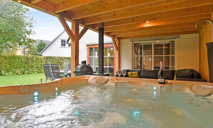 Municipality of Valkenburg aan de Geul Villa | Extra luxury 6-person villa in the holiday park Landal Kasteeldomein De Cauberg