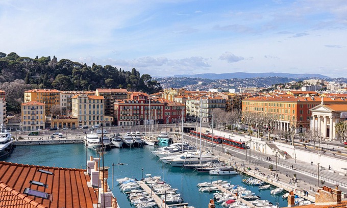 Quartier du Port Apartment | Extraordinary View on Port and Castle Hill - 1 Bdr & Parking