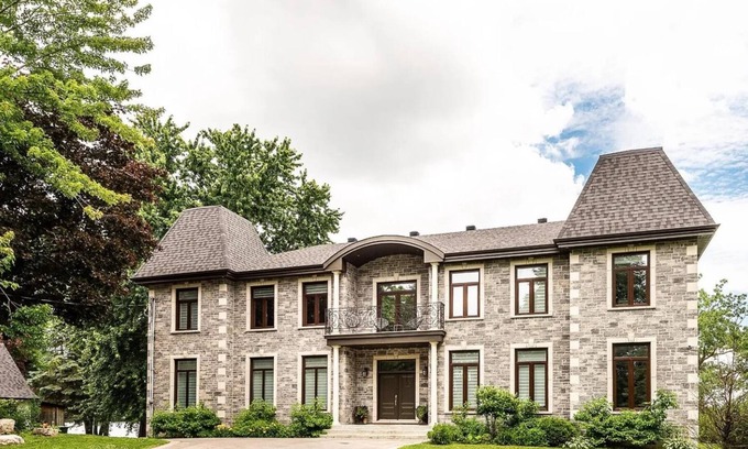 L'Ile-Bizard Villa | Exuberant Chateau within 30 minutes of Downtown Montreal